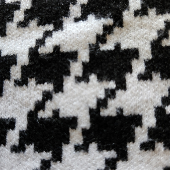 Knit houndstooth hight-waisted pencil skirt in size Large - Picture 5 of 10